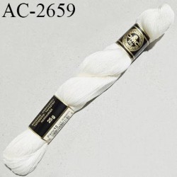 Echevette de coton perlé DMC 100% coton n°5 couleur naturel ivoire prix pour une échevette de 25 g soit environ 112 mètres